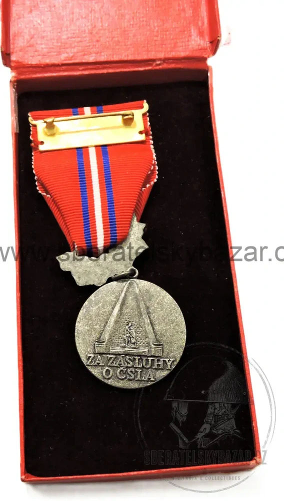 Československá medaile Za zásluhy o ČSLA v původní etui 