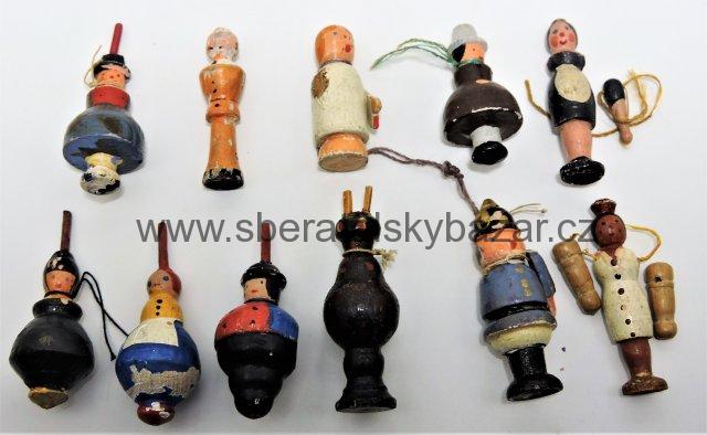 Odznak WHW WINTERHILFE -  Dřeveně figurky ruzné