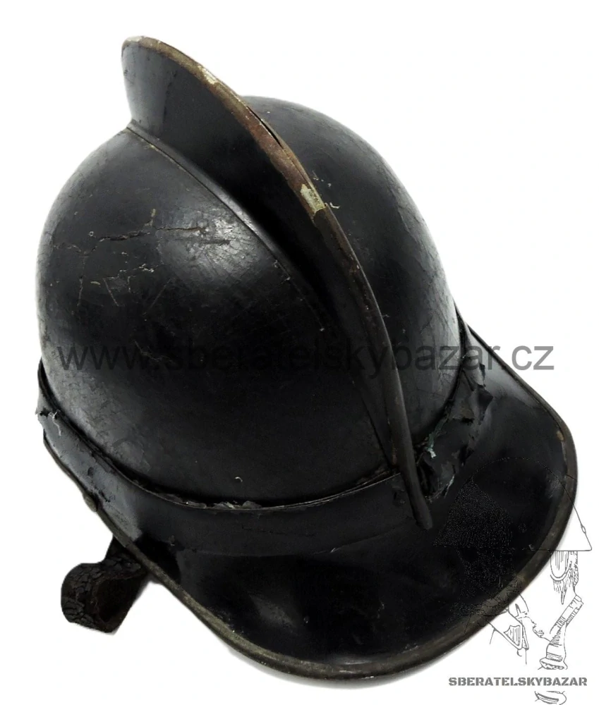  Hasičská přilba kožená včetně odznaku 