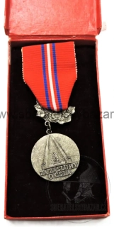 Československá medaile Za zásluhy o ČSLA v původní etui 
