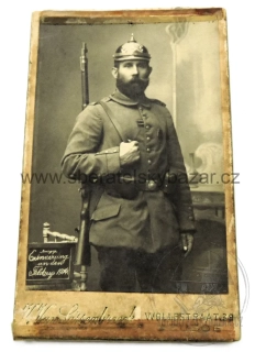 Fotografie pruský voják v pickelhaubně - Belgie 