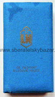 Etuje medaile za zásluhy o lidové milice modrá